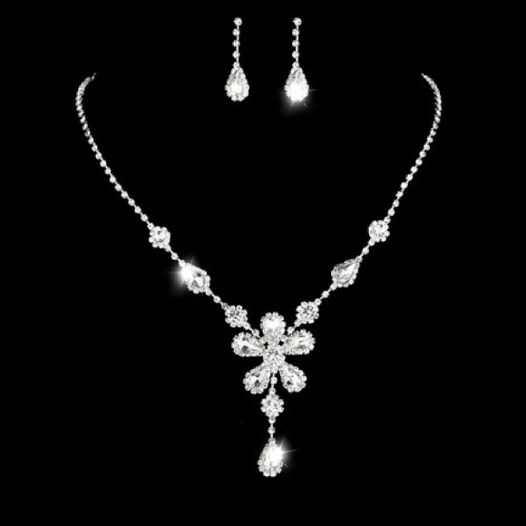 Jewelry - Gorgeous Rhinestone and Silver Floral Necklace and Earrings Set